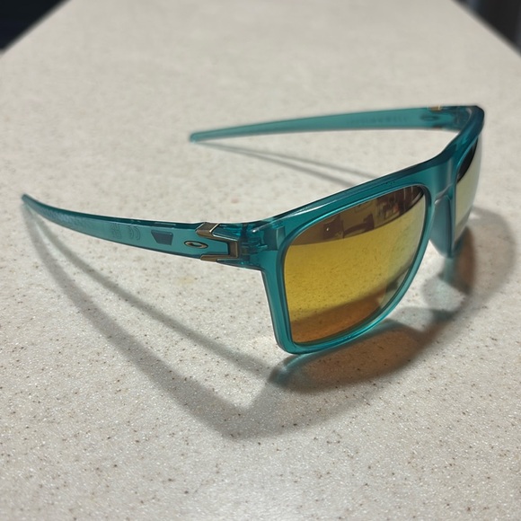 Oakley Sunglasses - Picture 1 of 3